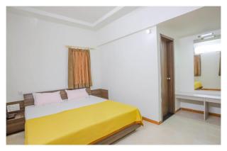 Hotel Metro - Rajkot - 2