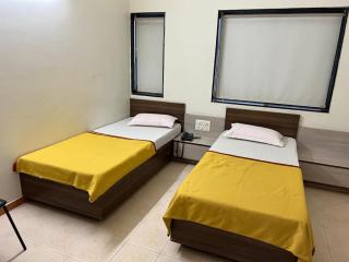 Hotel Metro - Rajkot - 1
