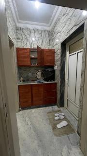 شقق الخيول البرونزية للشقق المخدومة - 1