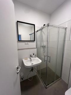 Modern Flat for 3 Guests Near City and Transport - Cologne - 7