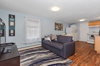 August Apartment - Stonington - 6