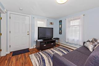August Apartment - Stonington - 3