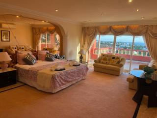 Luxurious Villa 6 Min from Beach with Sea Views - Marbella - 2