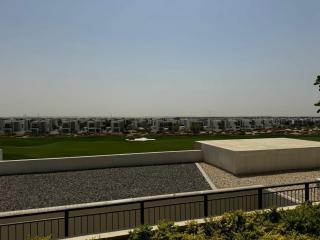 Direct Access to Swimming Pool - Dubai - 1