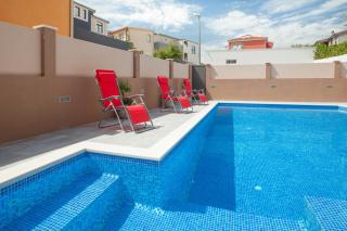 Apartment with private swimming pool - 8