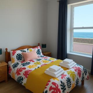 Seafront Apartment - Newcastle - 6
