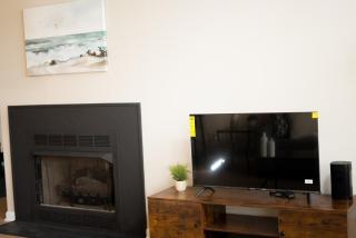 Delightful Downtown Free parking - 8