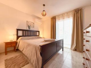 Marino Home - 2BR Retreat w Patio & Swimming pool - Torrevieja - 0