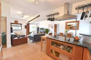 Gorgeous 3BD Cottage with Parking Nr Guildford - Guildford - 9