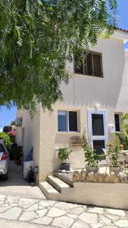 Eva Gardens corner house with stunning garden and huge swimming pool next to CORAL BAY - Peyia - 6