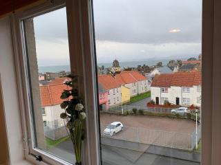 Superb One Bedroom Getaway in Dysart Kirkcaldy - 1