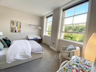 Spacious 2BD Flat with Stunning Views Folkestone - Folkestone - 2
