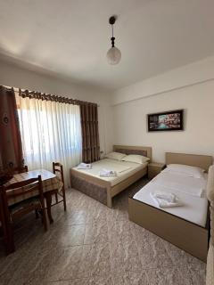Albi's Guesthouse - Ksamil - 4