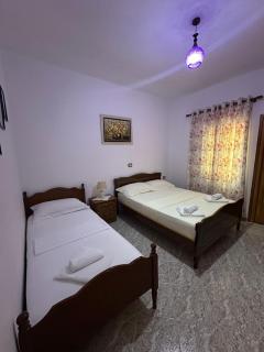 Albi's Guesthouse - Ksamil - 8