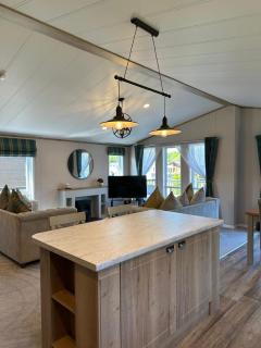 Sandy Lane 18 - Lodge with Hot Tub - Allerthorpe - 9