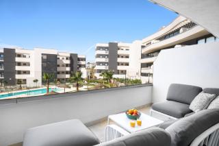 Stylish 2BR Pool & Balcony - Fuengirola - 9