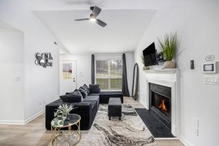 West Atl| Six Flags| Full Kitchen| Cascade Skating - Atlanta - 0