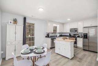 West Atl| Six Flags| Full Kitchen| Cascade Skating - Atlanta - 9