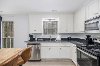 West Atl| Six Flags| Full Kitchen| Cascade Skating - Atlanta - 3