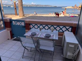 French Riviera 1 bedroom on the beach facing Cannes - Théoule-sur-Mer - 8