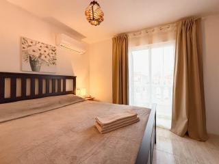 Marino Home - 2BR Retreat w Patio & Swimming pool - Torrevieja - 9
