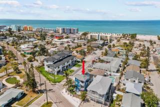 Beachy Breeze in Madeira Beach! - St Pete Beach - 9