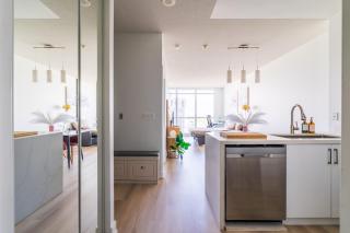 CN Luxury Suites - Complementary Parking - Save on MONTHLY STAYS - 6