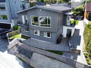 Single-family home with a view, garden and jacuzzi - Kristiansand - 0