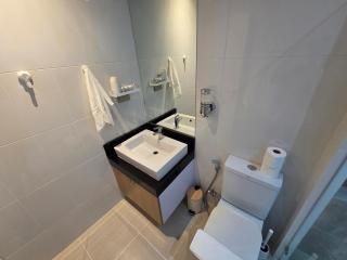 Beachside Gem with Lake, Cafes and more - 2