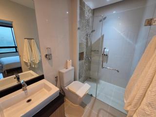 Beachside Gem with Lake, Cafes and more - Rawai Beach - 4