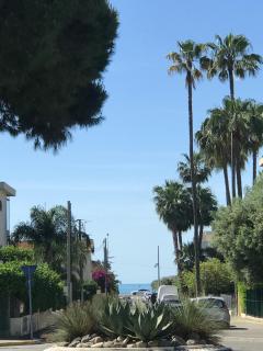 Rez de jardin en bord de mer - Saint-Laurent-du-Var - 9