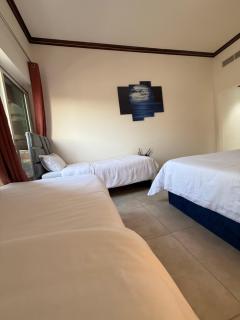 2016 Queen Room in hotel apartments with private and attached bathroom Close to Union Metro Station with Paid Parking - 8