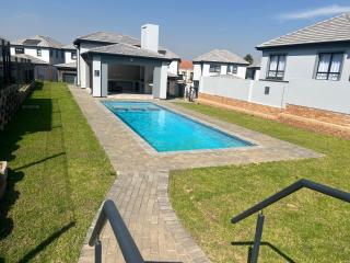 Maroela view oasis - Sandton - 2