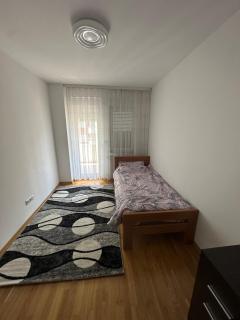Sleek Apartment near Center - 6