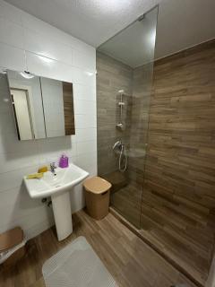 Sleek Apartment near Center - 4