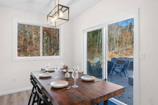 Cozy Mountain Getaway | Hot Tub | Grill | Fire Pit - Tannersville - 7