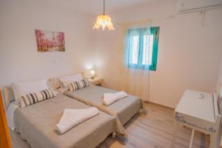 Varidi Farm House - - 8