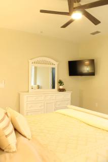 Brand New Home- 14 min to beach - 2