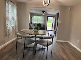 Mae's Place - 5