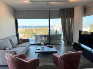 Luxury Seaview Palm Beach Apartment - Larnaca - 9