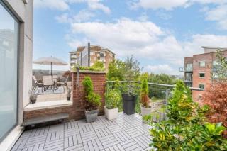 Modern 2 Double Bedrooms peaceful flat with roof terrace and parking - Londra - 1