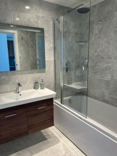 Five Stars MercuryTower 25th SPA&Pool - St Julian's - 1