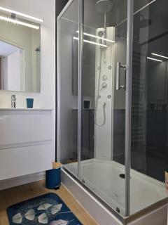 Charmant appartement chambre, cuisine et salle de bain avec balcon sur Jardin Massey - Tarbes - 1