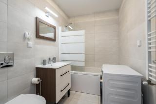 Central Haven with Private Parking and Balcony - Bucareste - 2