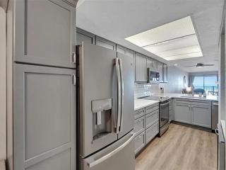 Beachfront Condo with Gulf Views in Redington Shor - Clearwater Beach - 2