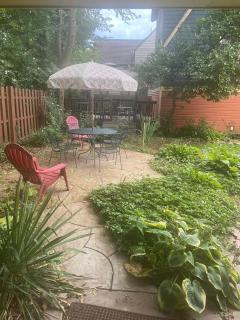 Spacious 3BR Stay Pet Friendly Wi-Fi - Cleveland - 7