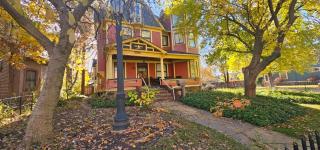 Spacious 3BR Stay Pet Friendly Wi-Fi - Cleveland - 4