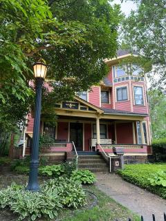 BBQ Pets Welcome 6BR for 14 3 Bathrooms - Cleveland - 0