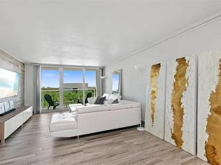 Modern Beach Condo in Sunny Isles - Sunny Isles Beach - 6