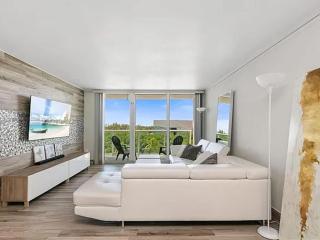 Modern Beach Condo in Sunny Isles - Sunny Isles Beach - 5